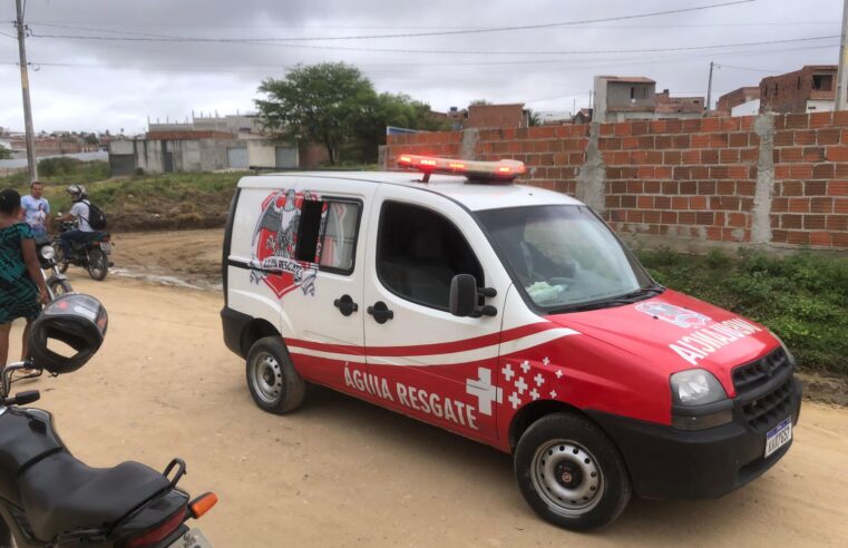 Jovem e adolescente ficam feridos após acidente de moto ao tentar desviar de cachorro na estrada da Piatã, em Conceição do Coité; uma das vítimas teve suspeita de fratura