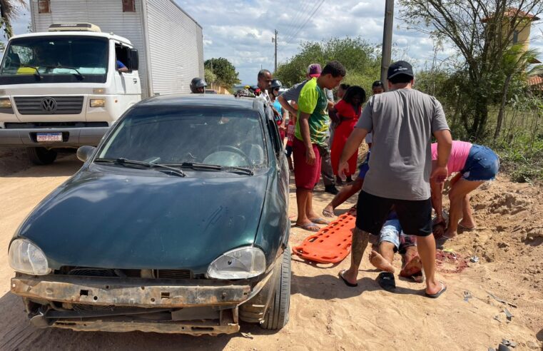 Motorista é arremessado e sofre fratura exposta após capotamento de veículo na estrada do povoado de Onça, em Conceição do Coité