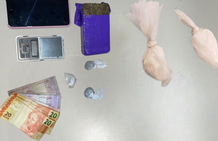 Jovem de 21 anos é preso por tráfico de drogas em Valente; em Serrinha, jovem de 22 anos é conduzido por porte de drogas