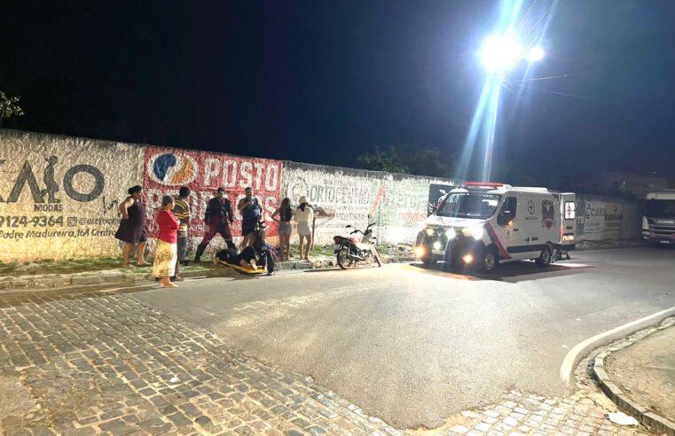 Acidente de moto deixa mulher ferida em rua próxima ao antigo Detran; vítima foi socorrida pelo Águia Resgate em Conceição do Coité