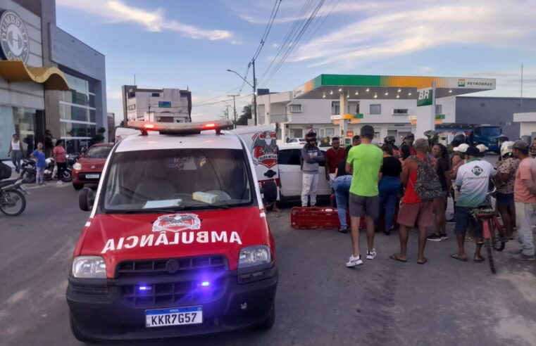 Duas mulheres ficam feridas após colisão entre carro e motocicleta em Conceição do Coité; Águia Resgate prestou atendimento