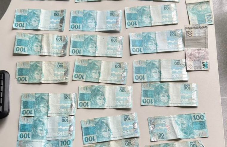 PEGOU EM FLAGRANTE: Mulher é presa após furtar R$ 5.300 de comércio no centro de Cansanção