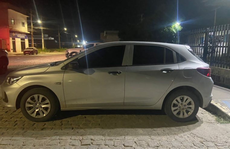 POLÍCIA EM AÇÃO: Ação da CETO em Santaluz resulta na recuperação de carro roubado, apreensão de R$ 13,7 mil e condução de dois jovens