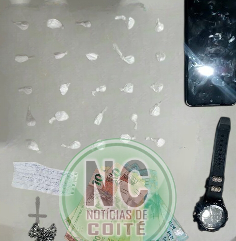DEU RUIM: Homem é flagrado pela CETO com 25 porções de cocaína no bairro Casas Populares, em Conceição do Coité