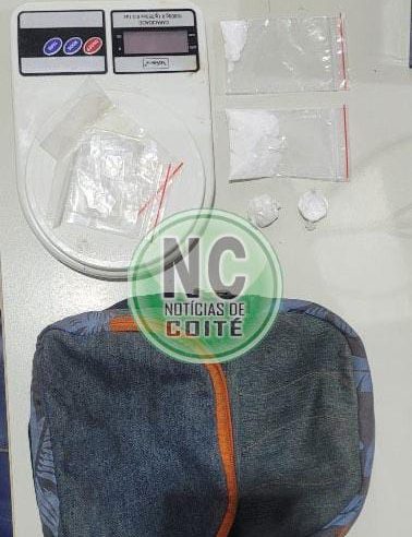CAIU NA REDE: casal é conduzido pela PM à Delegacia com cocaína e balança de precisão em Conceição do Coité
