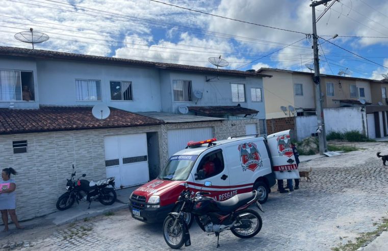 VEJA O VÍDEO: mototaxista e passageira ficam feridos após acidente registrado por câmera em Conceição do Coité