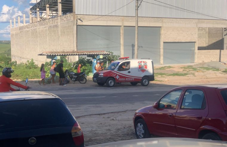 BURACO PROVOCA ACIDENTE: mulher fica ferida após acidente de moto na BA-120, trecho entre Conceição do Coité e Retirolândia