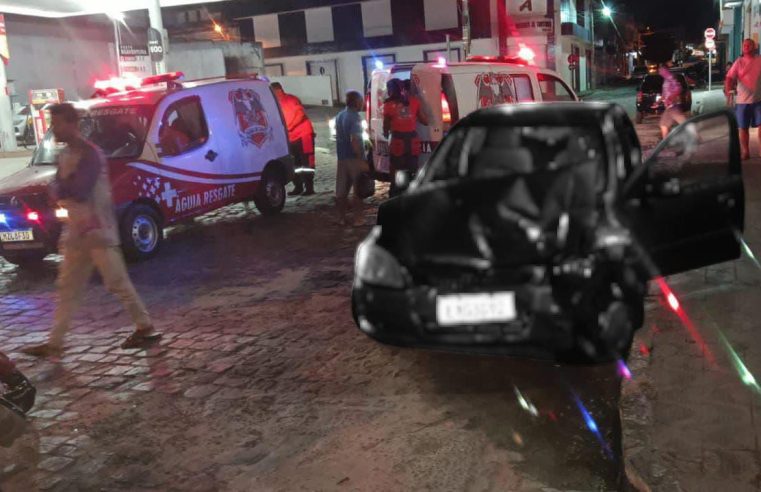 BATIDA FRONTAL: colisão entre dois carros deixa crianças e adultos feridos em Conceição do Coité