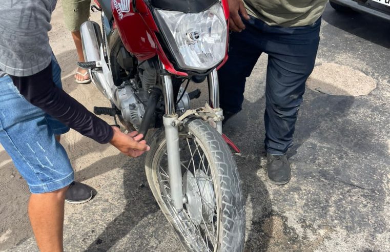 Coité — Batida entre carro e moto deixa dois feridos na BA-409; motorista foge sem prestar socorro
