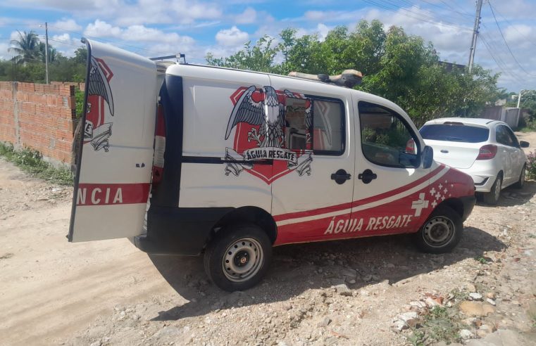 Coité — Idoso sofre ferimento grave na perna após cair sobre vergalhão na Avenida 7 de Julho