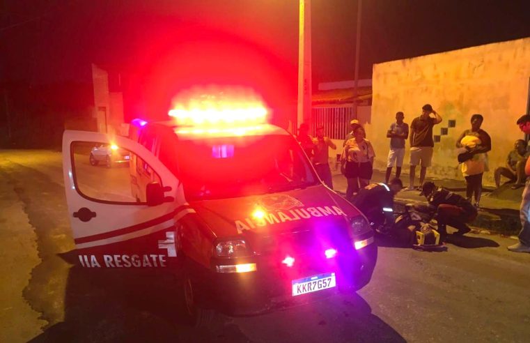 Colisão violenta entre motos deixa dois feridos em Juazeirinho, distrito de Conceição do Coité; homem sofre fratura exposta e será transferido