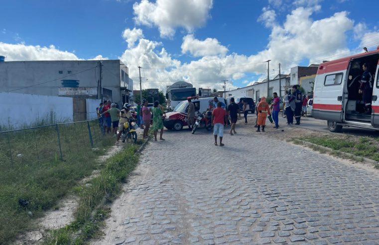 Colisão entre carro e motocicleta deixa mãe e dois filhos feridos na BA-120, próximo ao bairro Fluminense, em Conceição do Coité