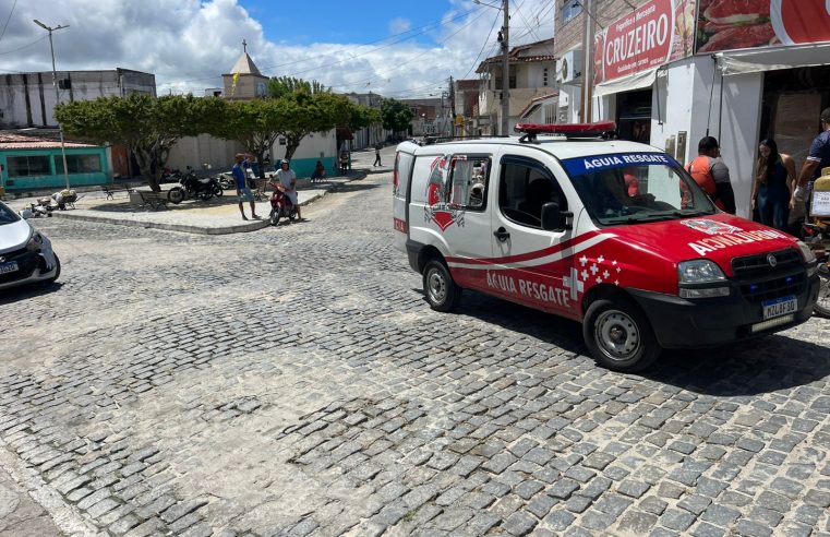 Mulher é atingida enquanto estava com moto parada e fica ferida após colisão no bairro do Cruzeiro, em Conceição do Coité; matéria atualizada