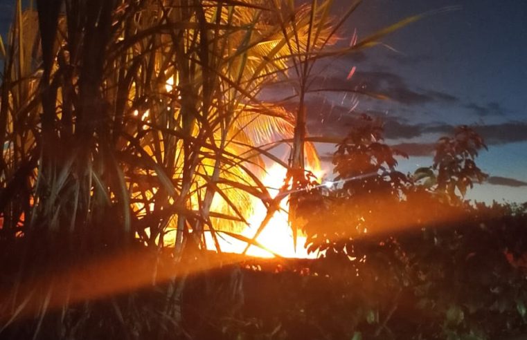 HERÓI EM AÇÃO: voluntário do Águia Resgate apaga incêndio sozinho e evita tragédia no distrito de Santa Rosa, zona rural de Conceição do Coité; ninguém ficou ferido