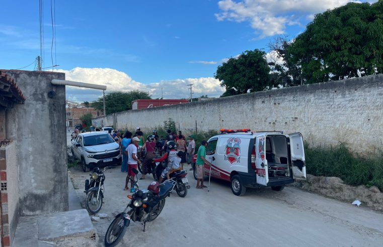 Batida entre moto e carro deixa mulher ferida no bairro Açudinho, em Conceição do Coité