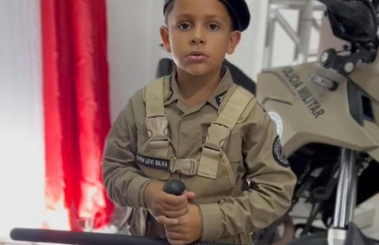 Menino de 6 anos veste farda da PM e realiza sonho em Conceição do Coité; veja o vídeo