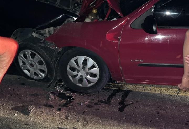 Duas pessoas ficam feridas após colisão frontal entre carros na BA-120, entre Coité e Retirolândia