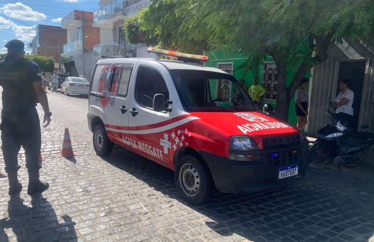 Motociclista fica ferido após cair em rua com óleo diesel próximo à rodoviária de Conceição do Coité