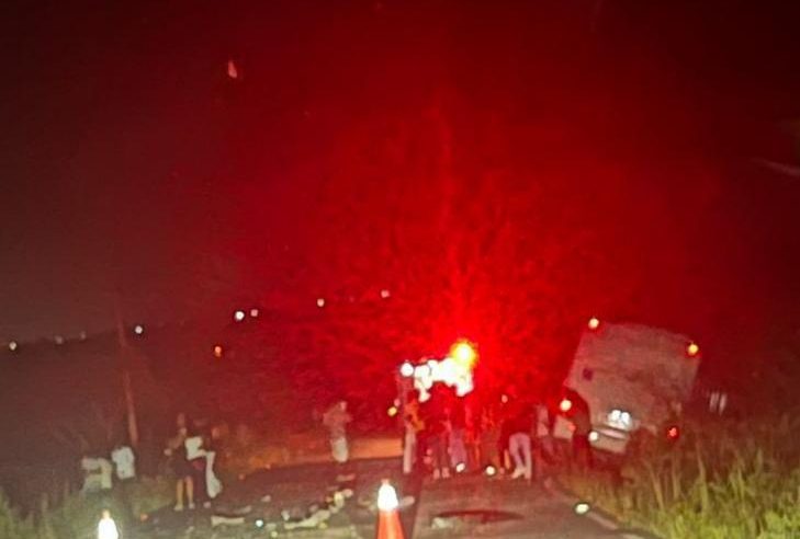 Tragédia na BA-120: colisão entre carro e ônibus deixa dois mortos entre Santaluz e Valente