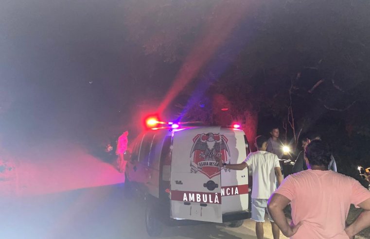 Jovem sofre acidente de moto após perder controle e bater em estaca na região de Lagoa do Meio, em Conceição do Coité; vítima foi arremessada após o impacto