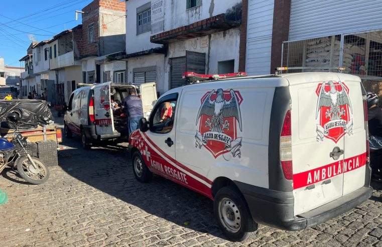 Homem fica ferido após cair de escada em residência no bairro dos Barreiros, em Conceição do Coité