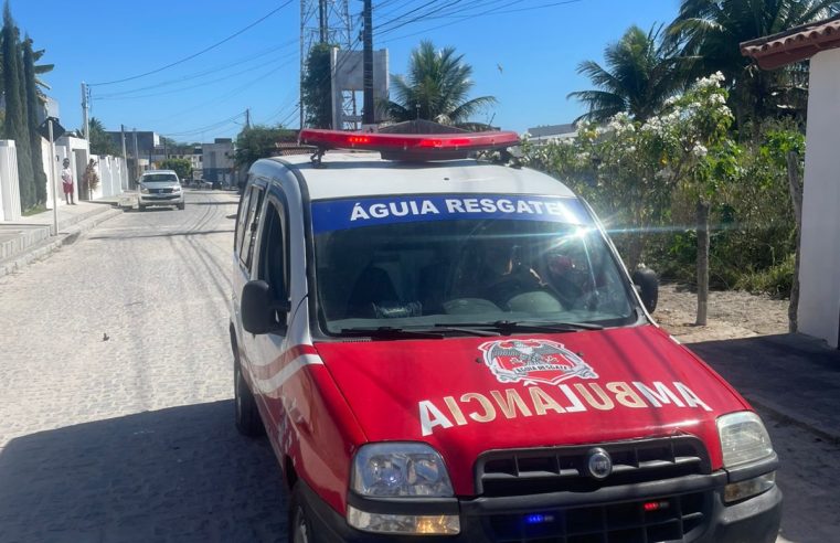 Motociclista fica com suspeita de fratura após perder o controle da motocicleta ao passar por quebra-mola em Conceição do Coité