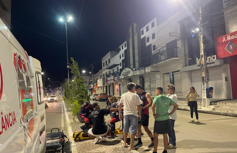 Adolescente fica ferida após acidente de moto no centro de Conceição do Coité
