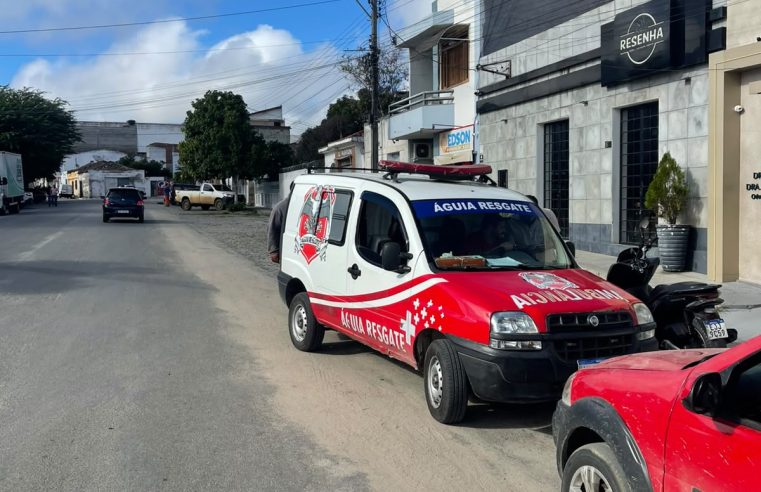 Câmera de segurança registra momento de acidente entre motocicletas que deixou jovem ferido em Conceição do Coité
