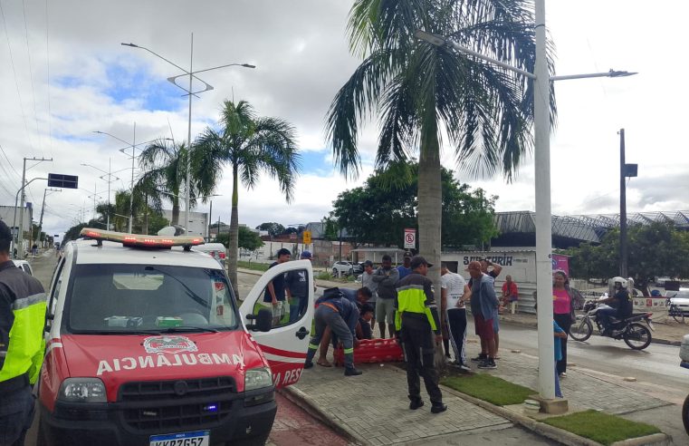 Jovem tem fratura na clavícula confirmada após cair de moto em trecho com óleo em Conceição do Coité