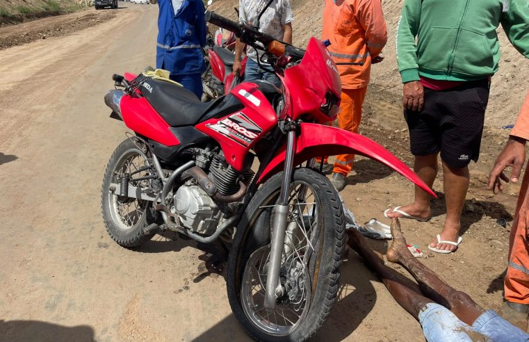 Motociclista fica gravemente ferido em acidente com máquina que realizava obras na BA-409, em Conceição do Coité