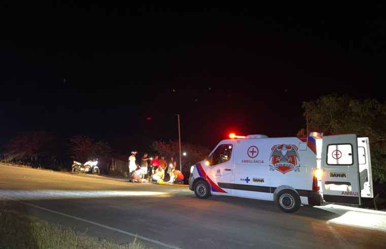 Morador de Salgadália sofre suspeita de fratura após acidente entre carro e moto na BA-411, em Coité; motorista foge