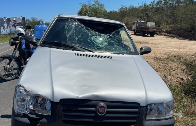 Grave acidente! Motociclista sofre fratura exposta na perna após colisão com carro na BA-409, em Conceição do Coité