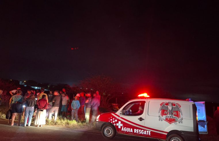 Homem fica ferido e com suspeita de fratura após colisão entre moto e cachorro na BA-411, em Conceição do Coité; animal morreu no local