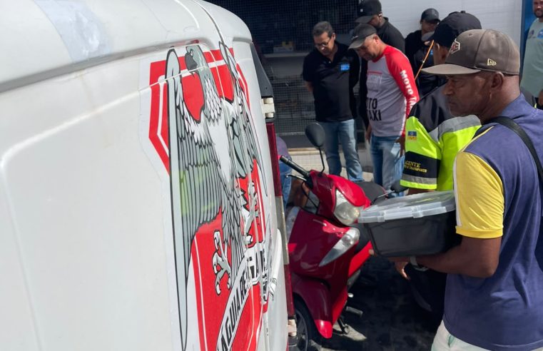 Homem fica ferido após colisão entre carro e motocicleta em cruzamento de Conceição do Coité